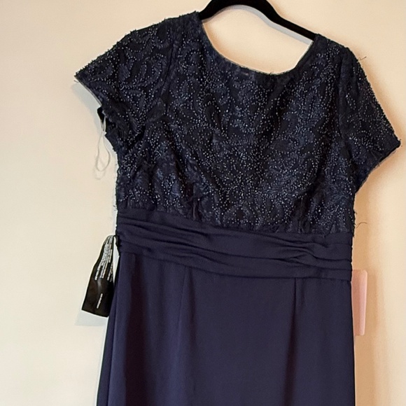 NWT JS Collections Celia Mixed Media Mermaid Gown Deep Navy Size 14 MSRP $298 - Picture 1 of 11